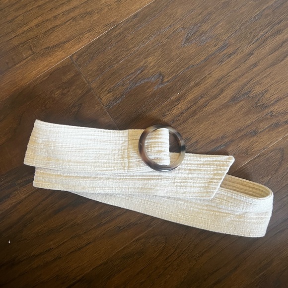 Sezane Cream Textured Rome Shorts - Picture 5 of 7